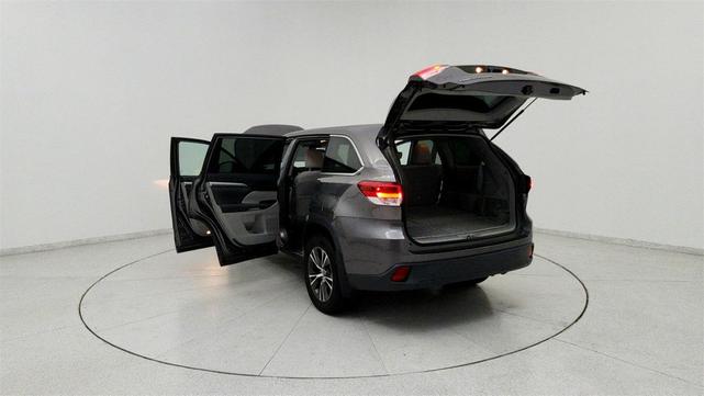 Photo of 2017 Predawn Gray Mica Toyota Highlander