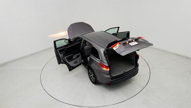 Photo of 2017 Predawn Gray Mica Toyota Highlander