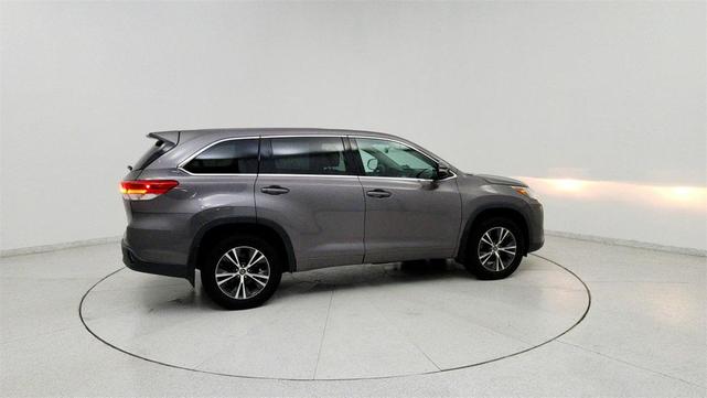 Photo of 2017 Predawn Gray Mica Toyota Highlander