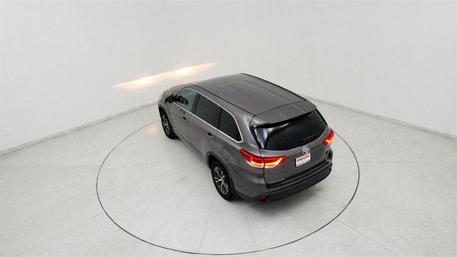 Photo of 2017 Predawn Gray Mica Toyota Highlander
