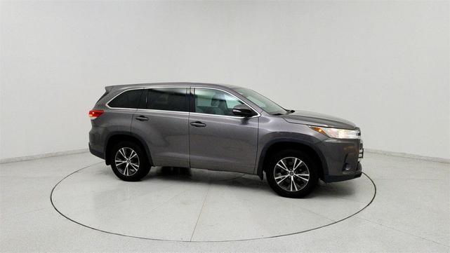 Photo of 2017 Predawn Gray Mica Toyota Highlander