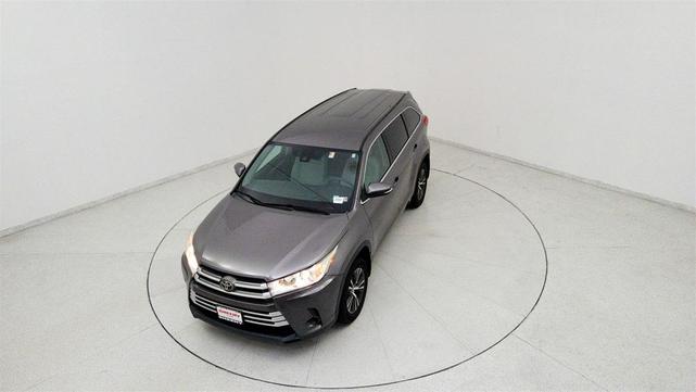 Photo of 2017 Predawn Gray Mica Toyota Highlander