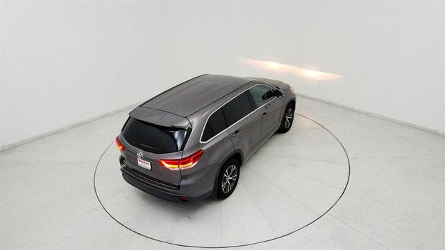 Photo of 2017 Predawn Gray Mica Toyota Highlander