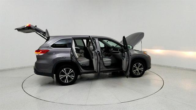 Photo of 2017 Predawn Gray Mica Toyota Highlander