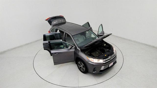Photo of 2017 Predawn Gray Mica Toyota Highlander