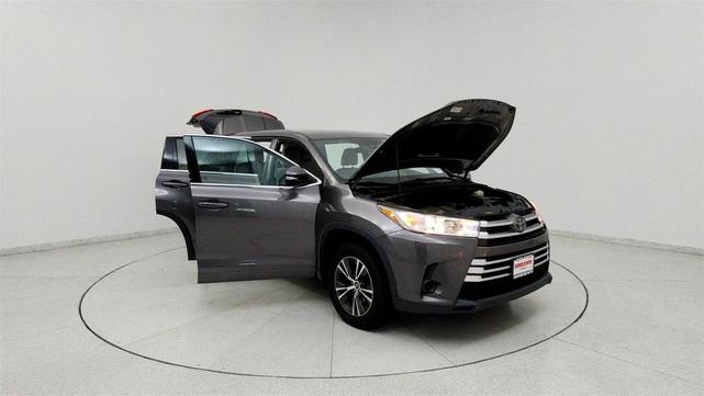 Photo of 2017 Predawn Gray Mica Toyota Highlander