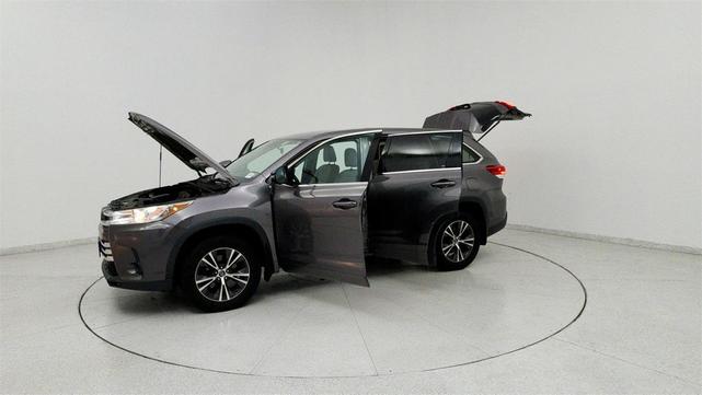 Photo of 2017 Predawn Gray Mica Toyota Highlander