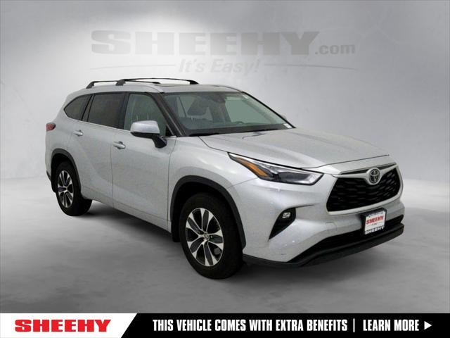 Photo of 2023 Celestial Silver Metallic Toyota Highlander