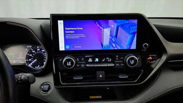 Photo of 2023 Celestial Silver Metallic Toyota Highlander