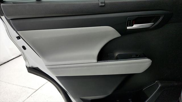 Photo of 2023 Celestial Silver Metallic Toyota Highlander
