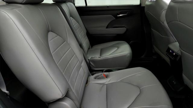 Photo of 2023 Celestial Silver Metallic Toyota Highlander