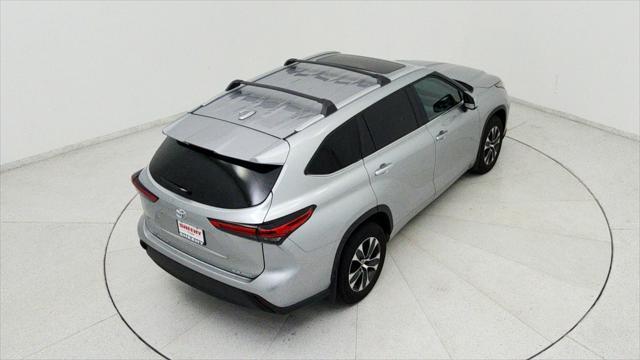 Photo of 2023 Celestial Silver Metallic Toyota Highlander