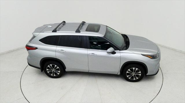 Photo of 2023 Celestial Silver Metallic Toyota Highlander