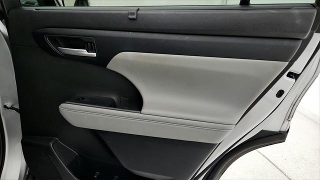 Photo of 2023 Celestial Silver Metallic Toyota Highlander