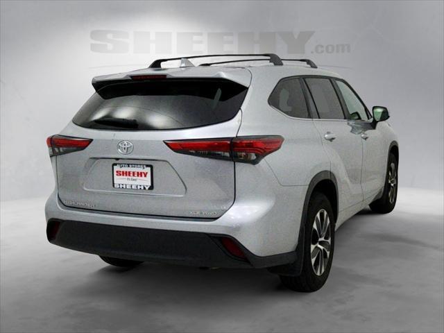 Photo of 2023 Celestial Silver Metallic Toyota Highlander