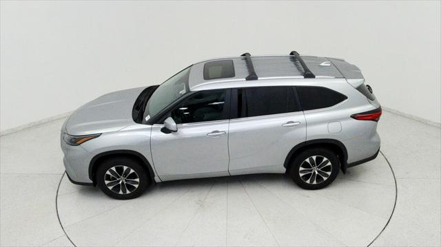 Photo of 2023 Celestial Silver Metallic Toyota Highlander
