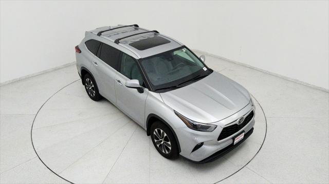 Photo of 2023 Celestial Silver Metallic Toyota Highlander