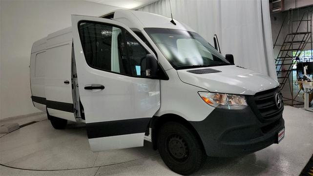 Photo of 2023 Arctic White Mercedes-Benz Sprinter 2500