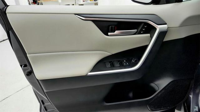 Photo of 2025 Magnetic Gray Metallic Toyota RAV4