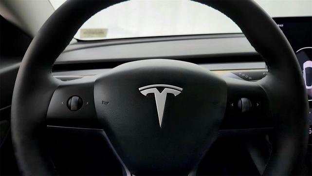 Photo of 2021 Pearl White Multi-Coat Tesla Model 3