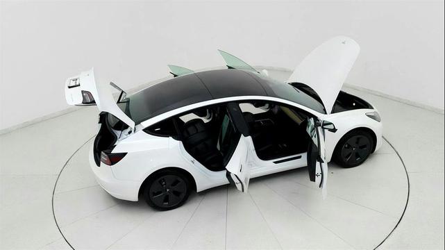 Photo of 2021 Pearl White Multi-Coat Tesla Model 3