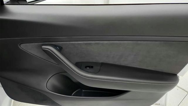 Photo of 2021 Pearl White Multi-Coat Tesla Model 3