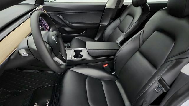 Photo of 2021 Pearl White Multi-Coat Tesla Model 3
