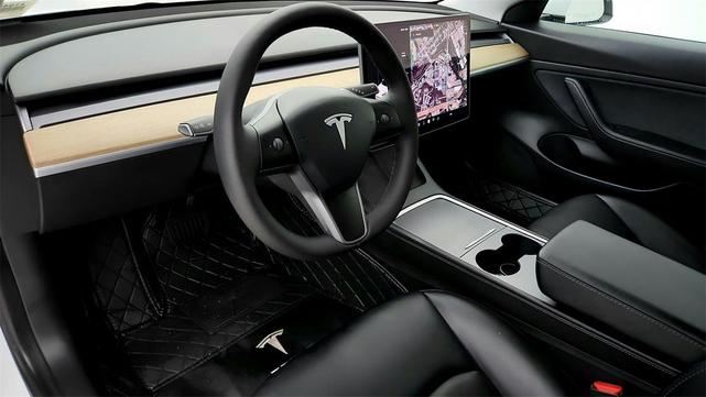 Photo of 2021 Pearl White Multi-Coat Tesla Model 3