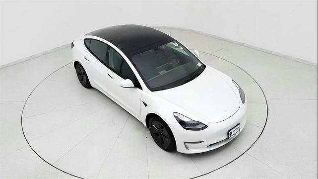 Photo of 2021 Pearl White Multi-Coat Tesla Model 3