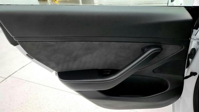 Photo of 2021 Pearl White Multi-Coat Tesla Model 3