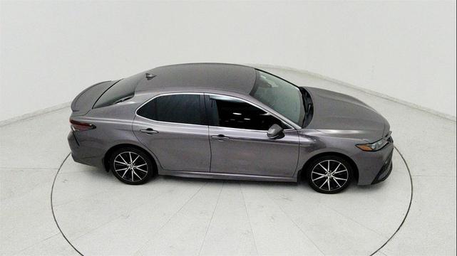Photo of 2022 Predawn Gray Mica Toyota Camry
