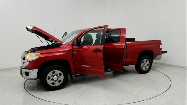 Photo of 2017 Barcelona Red Metallic Toyota Tundra