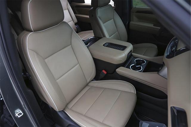 Photo of 2023 Silver Sage Metallic Chevrolet Tahoe