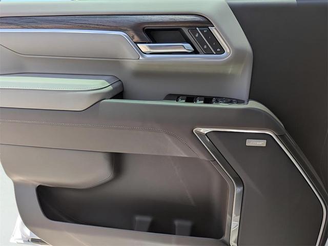 Photo of 2025 White Frost GMC Sierra 2500