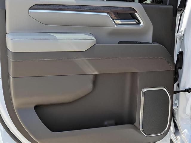 Photo of 2025 White Frost GMC Sierra 2500