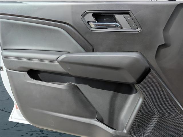 Photo of 2025 Summit White GMC Canyon