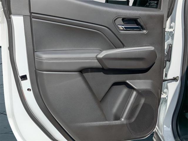 Photo of 2025 Summit White GMC Canyon