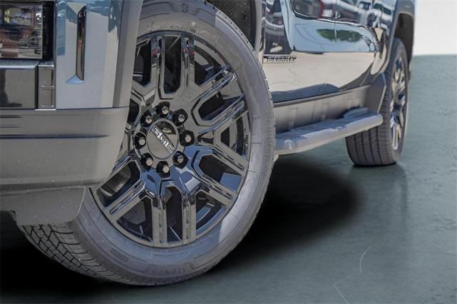 Photo of 2025 Summit White GMC Sierra 1500