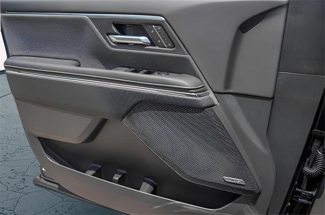 Photo of 2025 Summit White GMC Sierra 1500