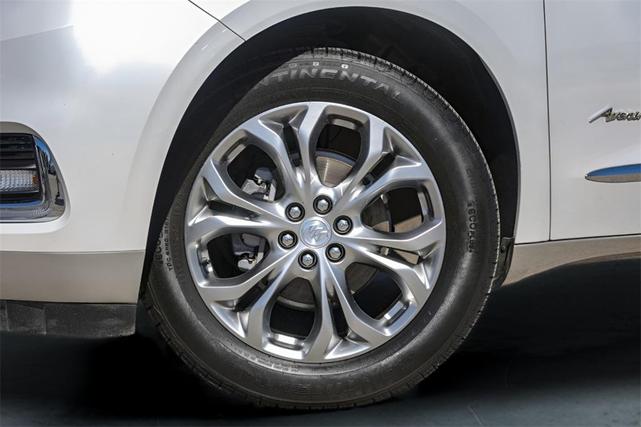 Photo of 2018 White Frost Tri-Coat Buick Enclave