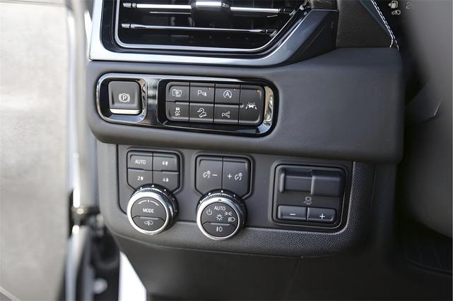 Photo of 2025 Summit White GMC Yukon XL