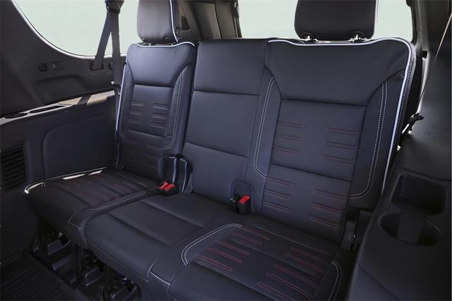 Photo of 2025 Summit White GMC Yukon XL