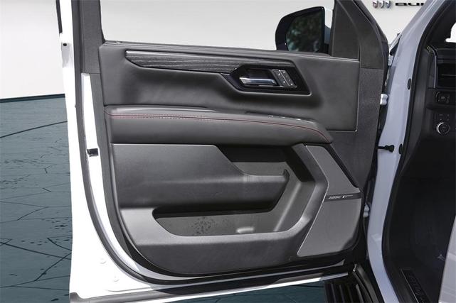 Photo of 2025 Summit White GMC Yukon XL