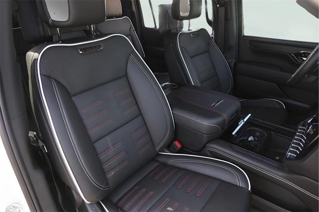 Photo of 2025 Summit White GMC Yukon XL