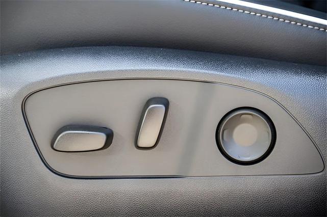 Photo of 2025 Summit White Buick Enclave