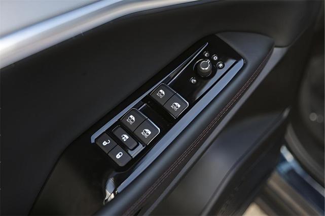 Photo of 2025 Fathom Blue Pearlcoat Jeep Wagoneer S