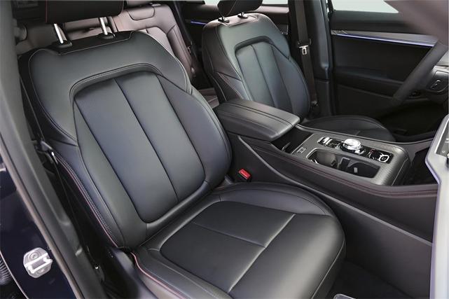 Photo of 2025 Fathom Blue Pearlcoat Jeep Wagoneer S