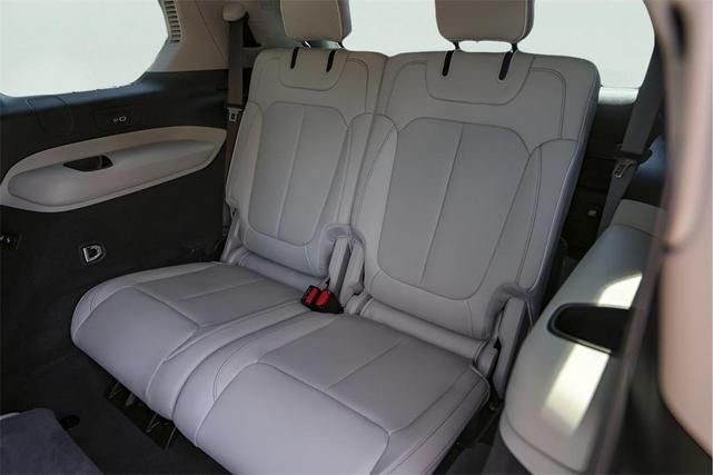 Photo of 2022 Rocky Mountain Pearlcoat Jeep Grand Cherokee L
