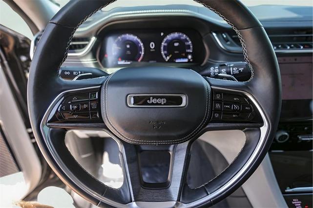 Photo of 2022 Rocky Mountain Pearlcoat Jeep Grand Cherokee L