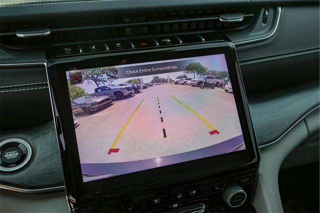 Photo of 2022 Rocky Mountain Pearlcoat Jeep Grand Cherokee L
